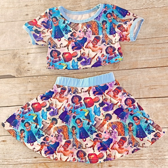 Encanto 2-piece set - Size 6/7 Girl's Disney Outfit set - Picture 3 of 3
